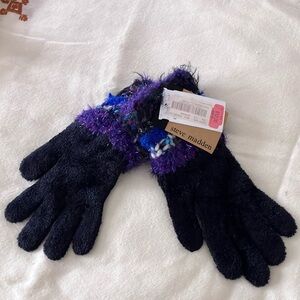 New mittens - size small to med.